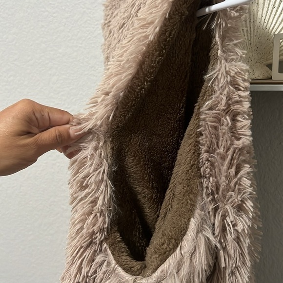 women’s soft reversible warm vest - Picture 5 of 5